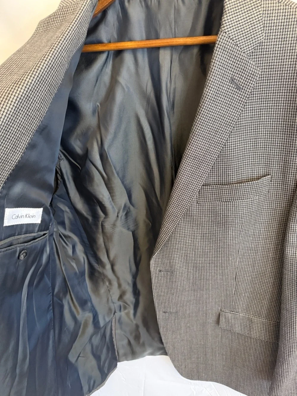Calvin Klein Wool Silk Sport Coat Blazer 44S Gray Houndstooth 2 Button